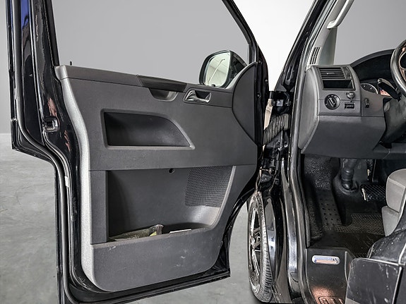 Volkswagen Caravelle 9 of 27