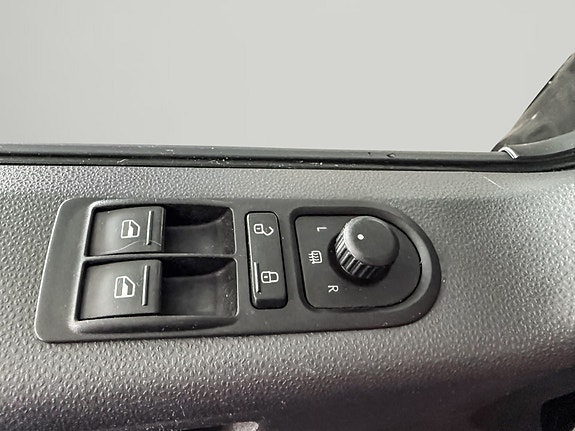 Volkswagen Caravelle 10 of 27
