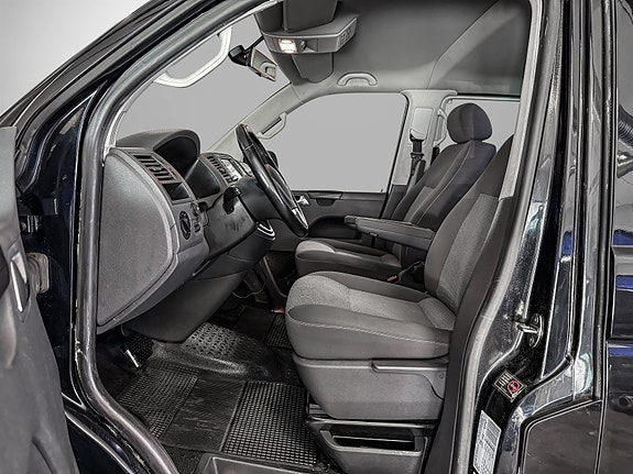 Volkswagen Caravelle 11 of 27
