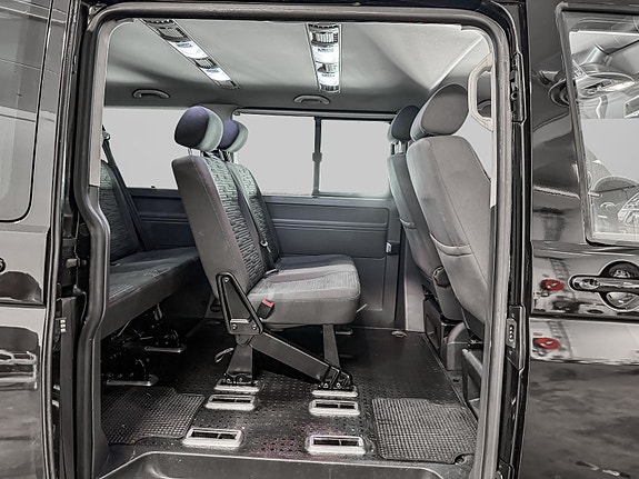 Volkswagen Caravelle 20 of 27