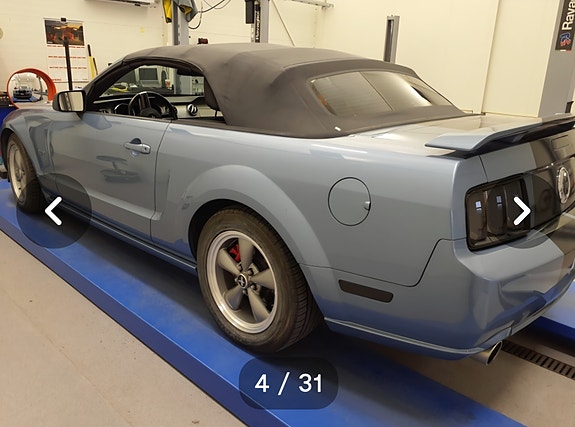 Ford Mustang 4 of 26