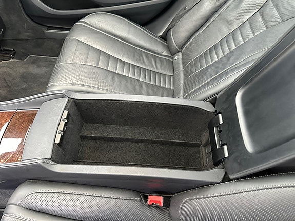 Mercedes-Benz S560 e 25 of 30