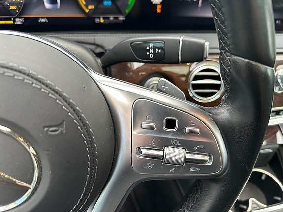 Mercedes-Benz S560 e 15 of 30
