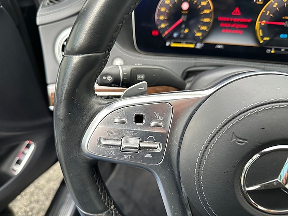 Mercedes-Benz S560 e 14 of 30