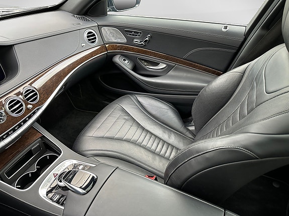 Mercedes-Benz S560 e 19 of 30