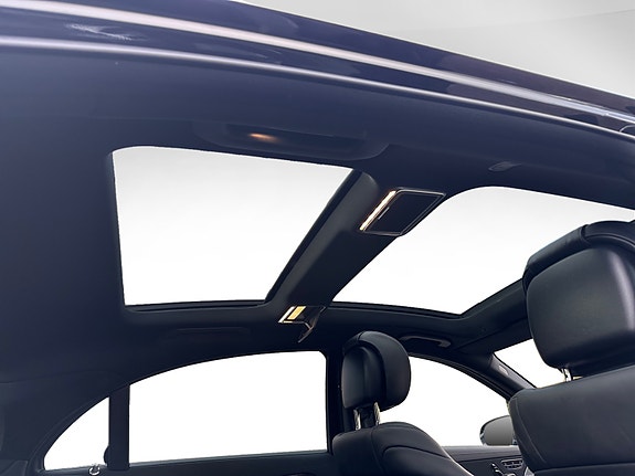 Mercedes-Benz S560 e 21 of 30