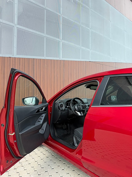 Mazda 3 8 of 16