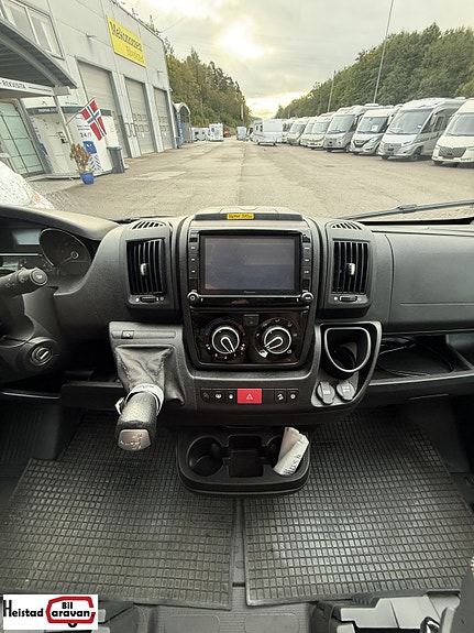 Weinsberg Carasuite 700MX 17 of 30