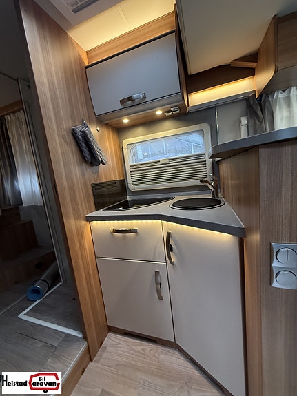 Weinsberg Carasuite 700MX 9 of 30