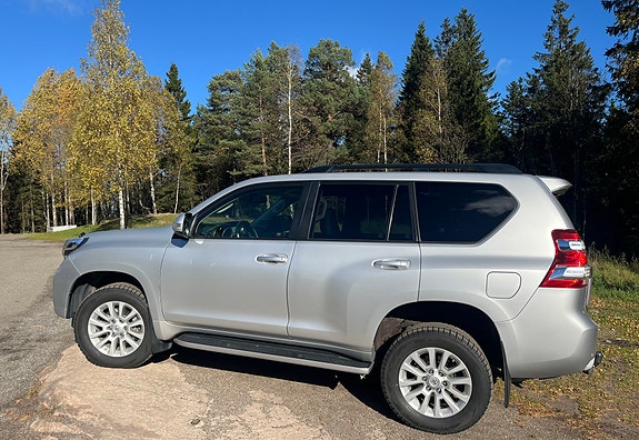 Toyota Land Cruiser 6 of 10
