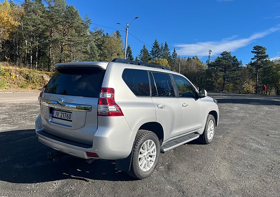 Toyota Land Cruiser 5 of 10
