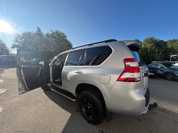 Toyota Land Cruiser 9 of 10