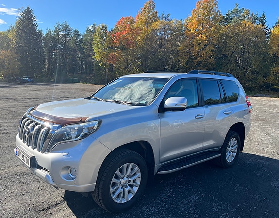 Toyota Land Cruiser 4 of 10