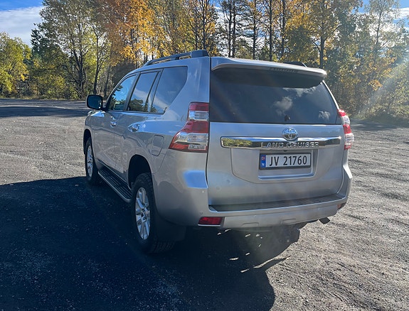 Toyota Land Cruiser 3 of 10