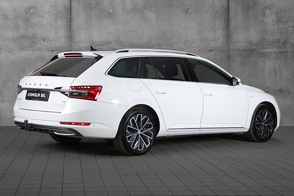 Skoda Superb 2 of 25