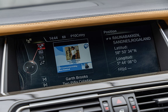 BMW 750i 28 of 30