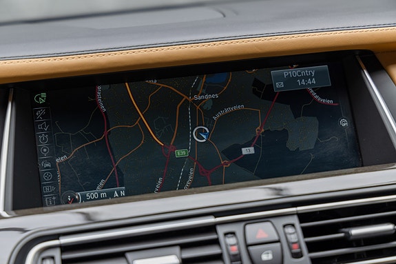BMW 750i 29 of 30