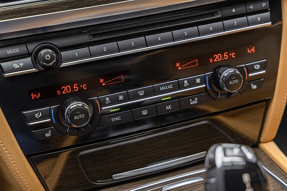 BMW 750i 30 of 30