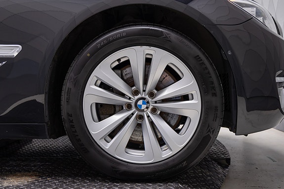 BMW 750i 13 of 30