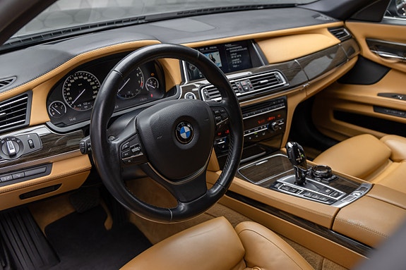 BMW 750i 20 of 30