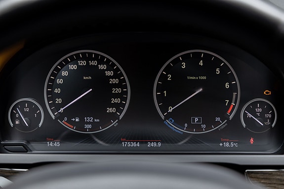 BMW 750i 26 of 30