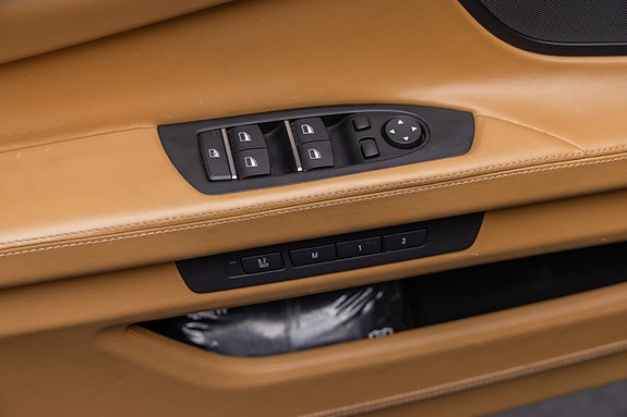 BMW 750i 15 of 30