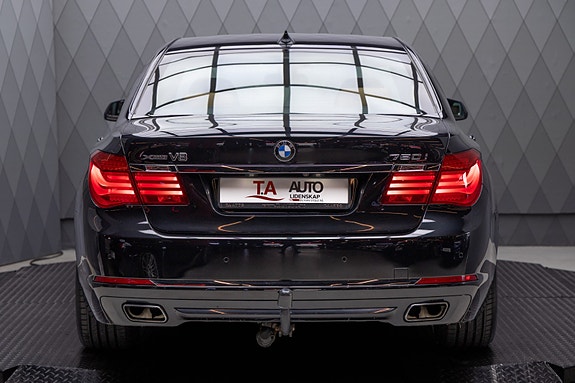 BMW 750i 6 of 30