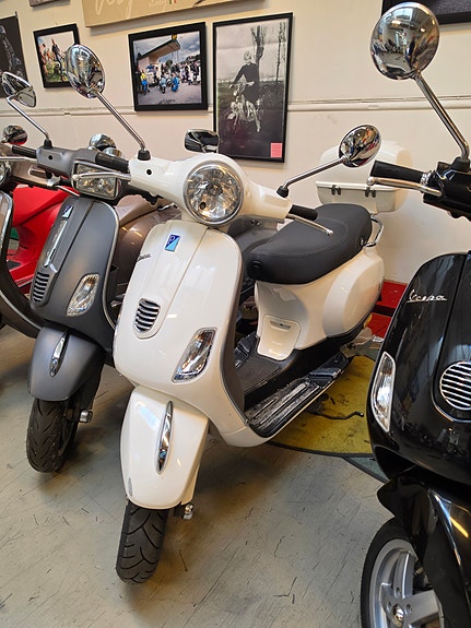 Vespa Primavera 50/LX 50 3 of 7