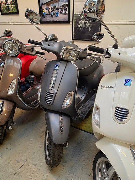 Vespa Primavera 50/LX 50 4 of 7