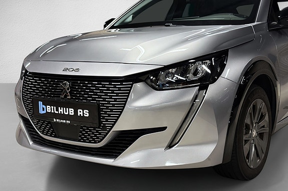Peugeot e-208 2 of 20