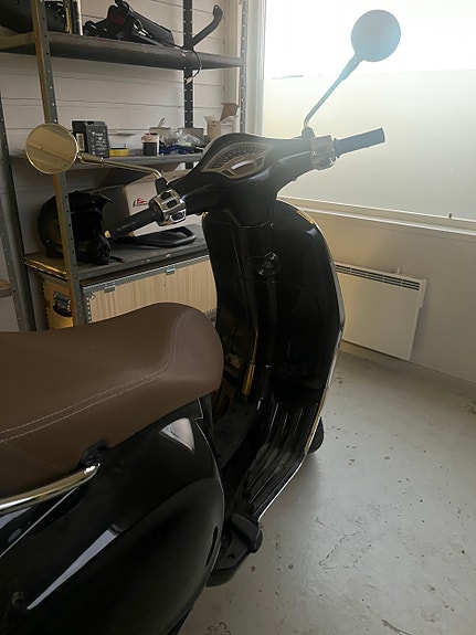 Vespa Primavera 50 2 of 4