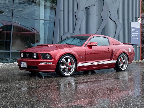 Ford Mustang 2 of 30