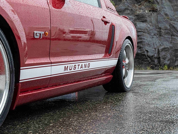 Ford Mustang 10 of 30
