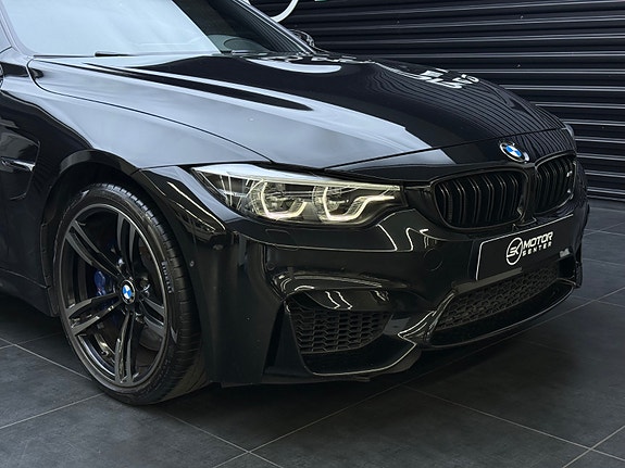 BMW M4 3 of 30