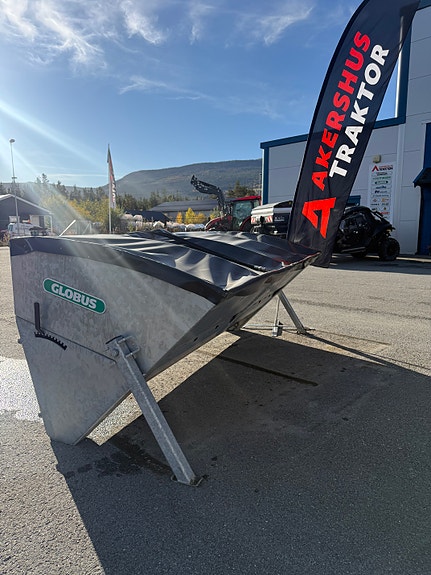Globus GSK 1600L strøkasse med trekk og støttebein, kr 69 900,-