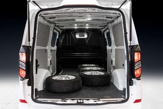 Ford Transit Custom 26 of 27