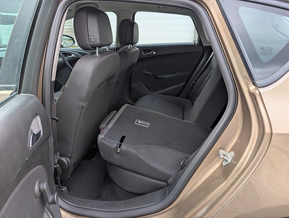 Opel Astra 18 of 28