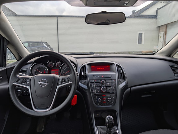 Opel Astra 28 of 28