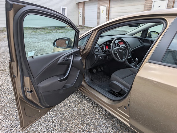 Opel Astra 9 of 28
