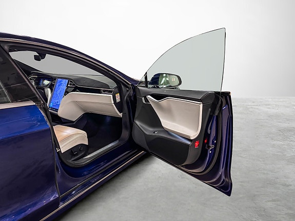 Tesla Model S 16 of 29