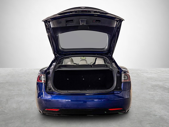 Tesla Model S 23 of 29
