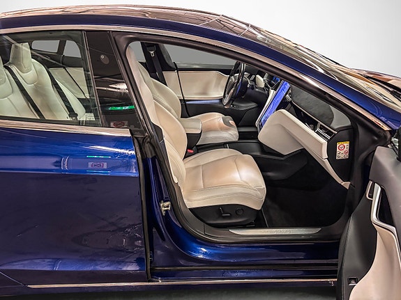 Tesla Model S 17 of 29
