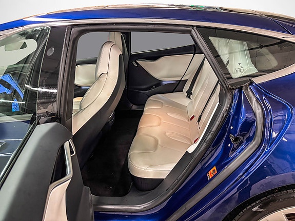 Tesla Model S 20 of 29