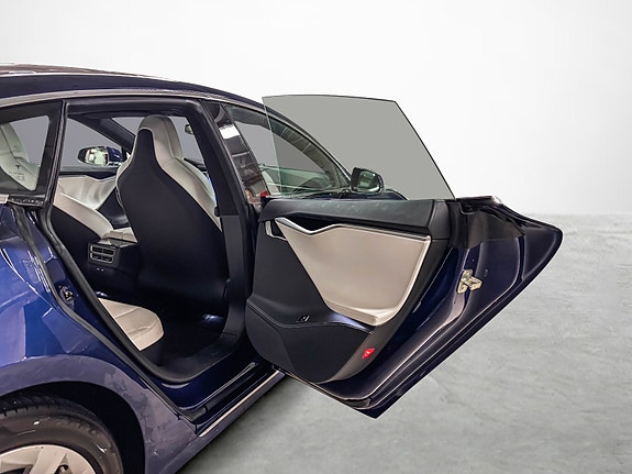 Tesla Model S 21 of 29