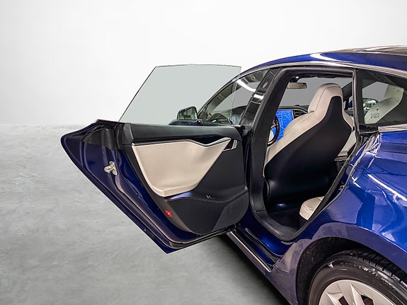 Tesla Model S 19 of 29