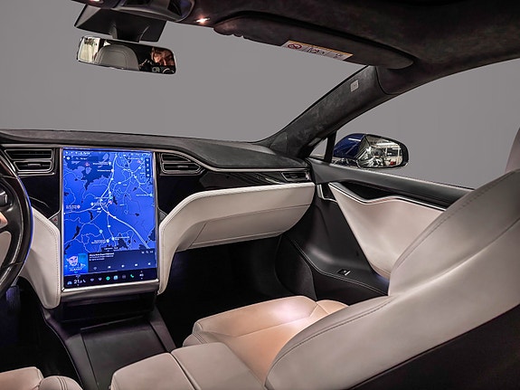 Tesla Model S 18 of 29