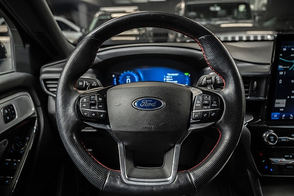 Ford Explorer 18 of 30