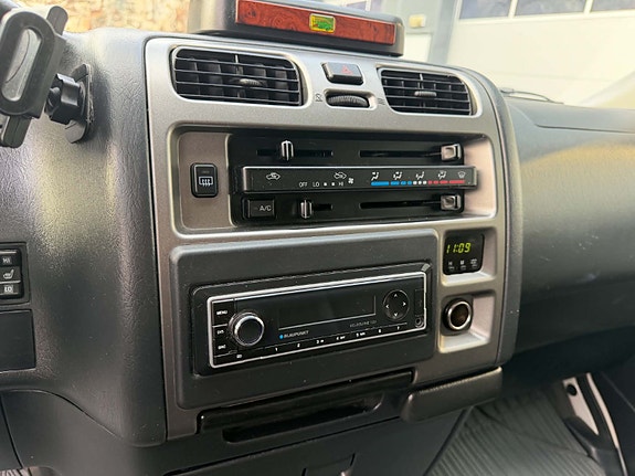 Toyota HiAce 17 of 24