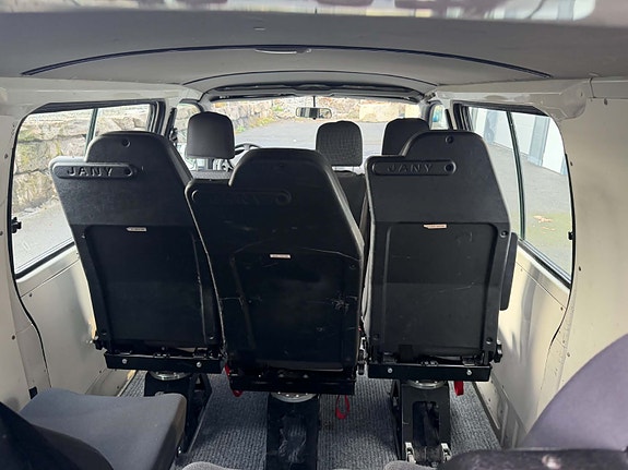 Toyota HiAce 19 of 24