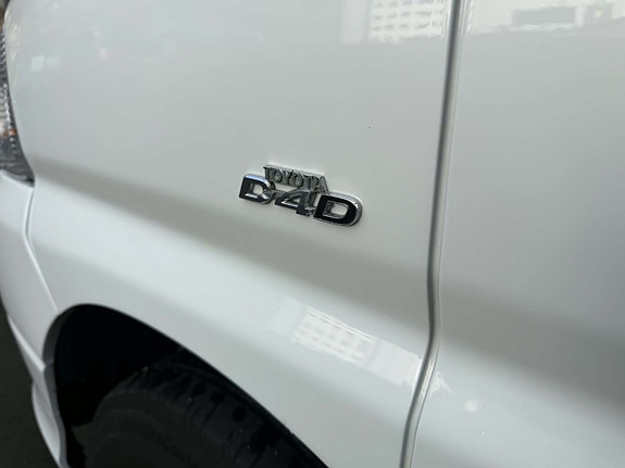 Toyota HiAce 24 of 24